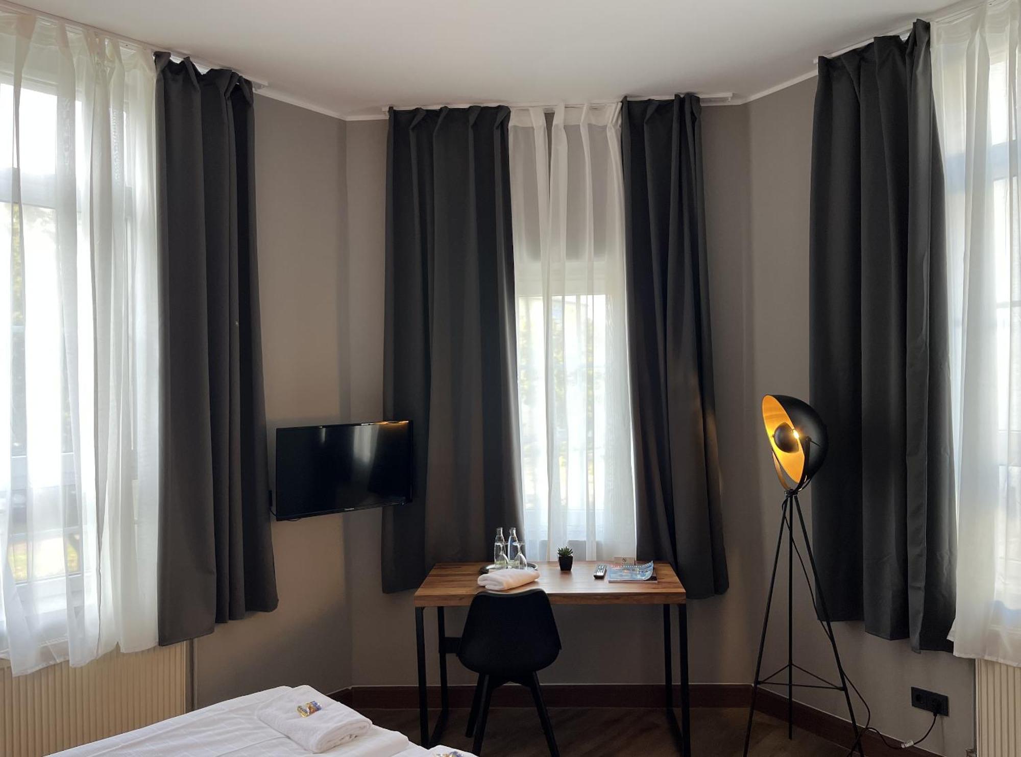 Hotel Restaurant Zum Loewen Дуйсбург Экстерьер фото